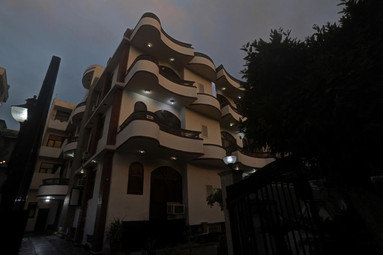 Townhouse The Premier View Near Iskcon Temple Noida Hotel Luaran gambar