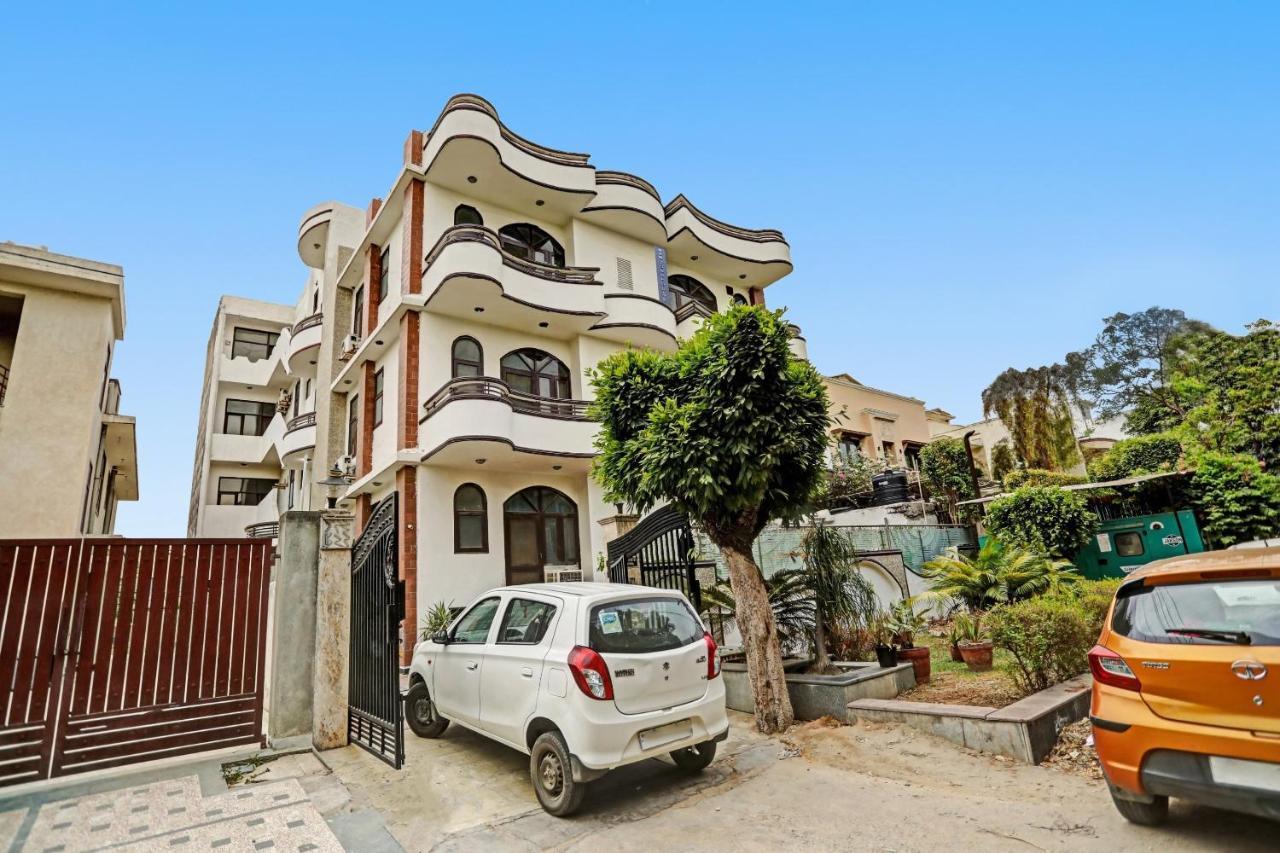 Townhouse The Premier View Near Iskcon Temple Noida Hotel Luaran gambar