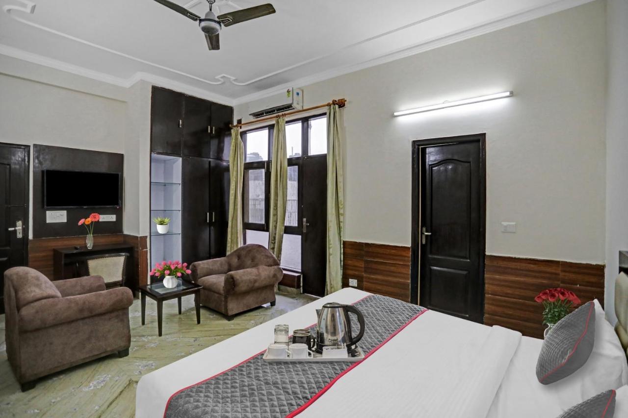 Townhouse The Premier View Near Iskcon Temple Noida Hotel Luaran gambar
