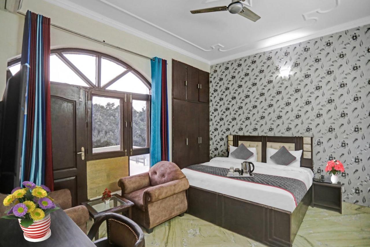 Townhouse The Premier View Near Iskcon Temple Noida Hotel Luaran gambar