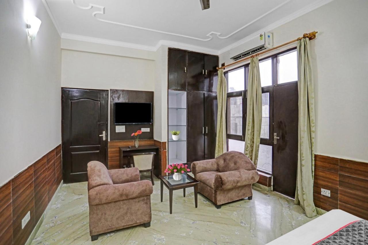 Townhouse The Premier View Near Iskcon Temple Noida Hotel Luaran gambar