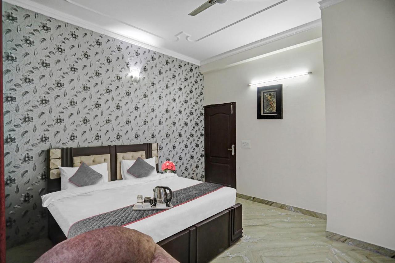 Townhouse The Premier View Near Iskcon Temple Noida Hotel Luaran gambar
