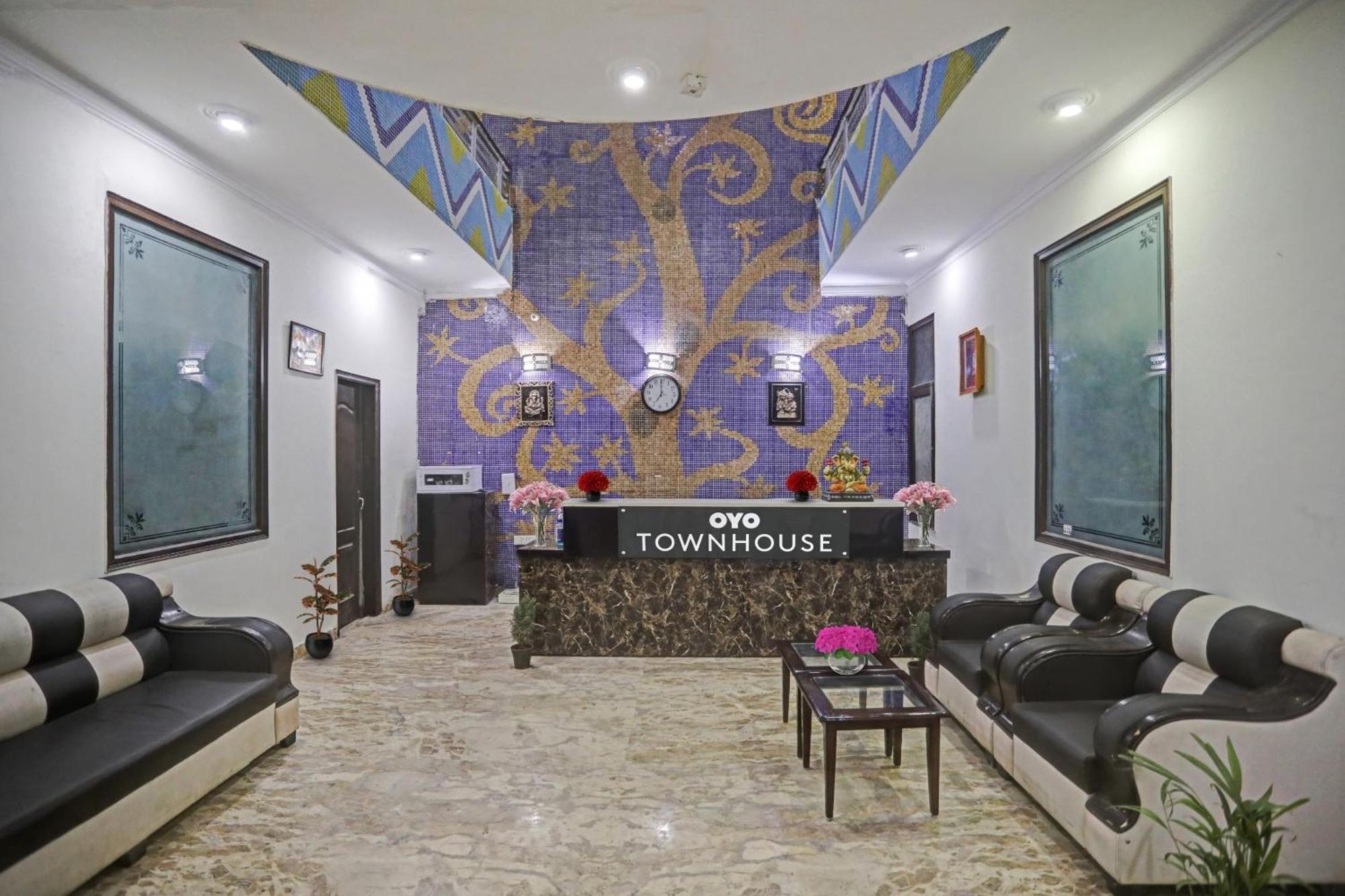 Townhouse The Premier View Near Iskcon Temple Noida Hotel Luaran gambar