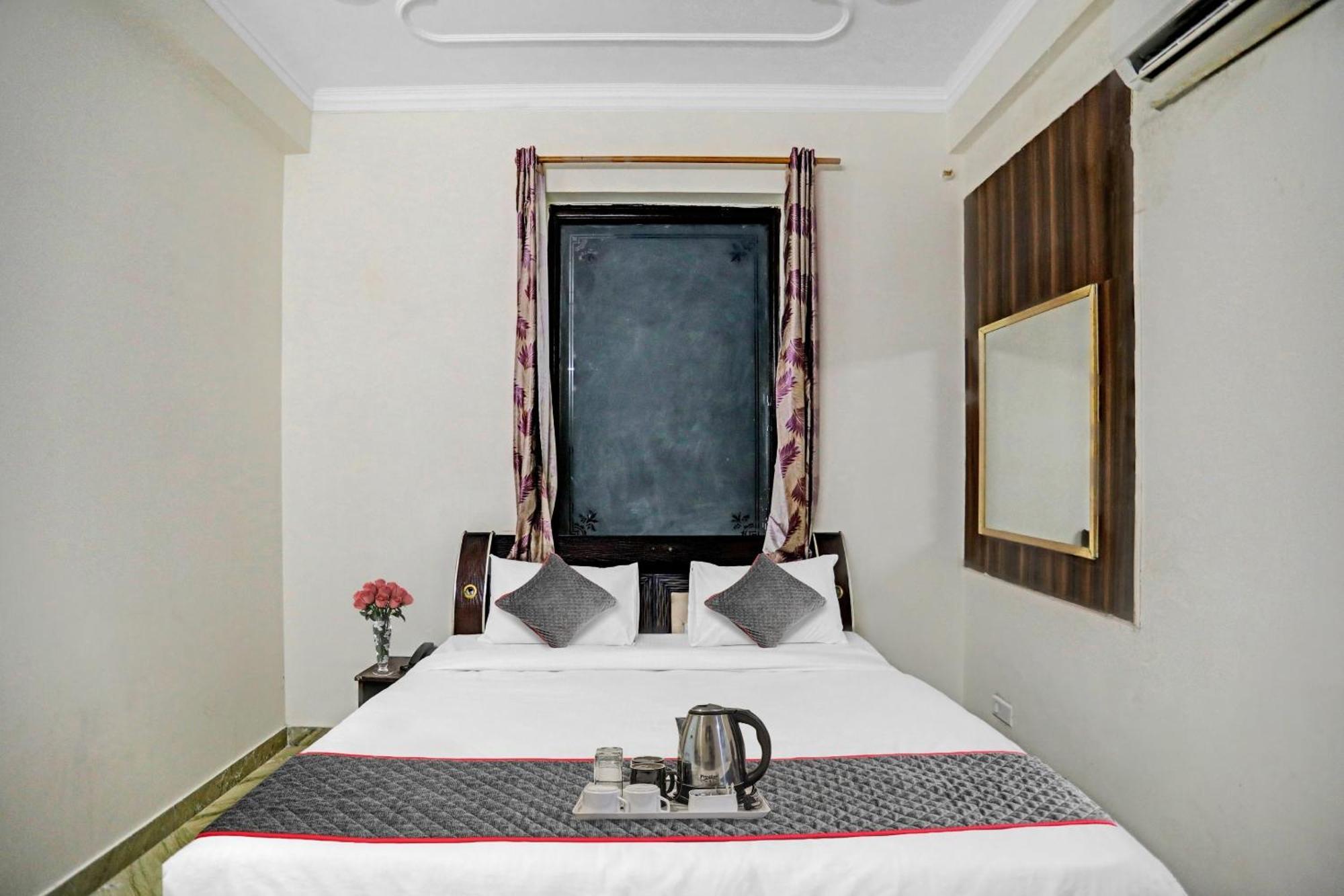 Townhouse The Premier View Near Iskcon Temple Noida Hotel Luaran gambar