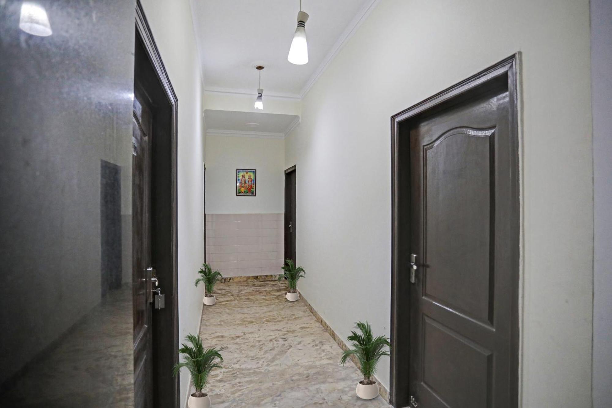 Townhouse The Premier View Near Iskcon Temple Noida Hotel Luaran gambar