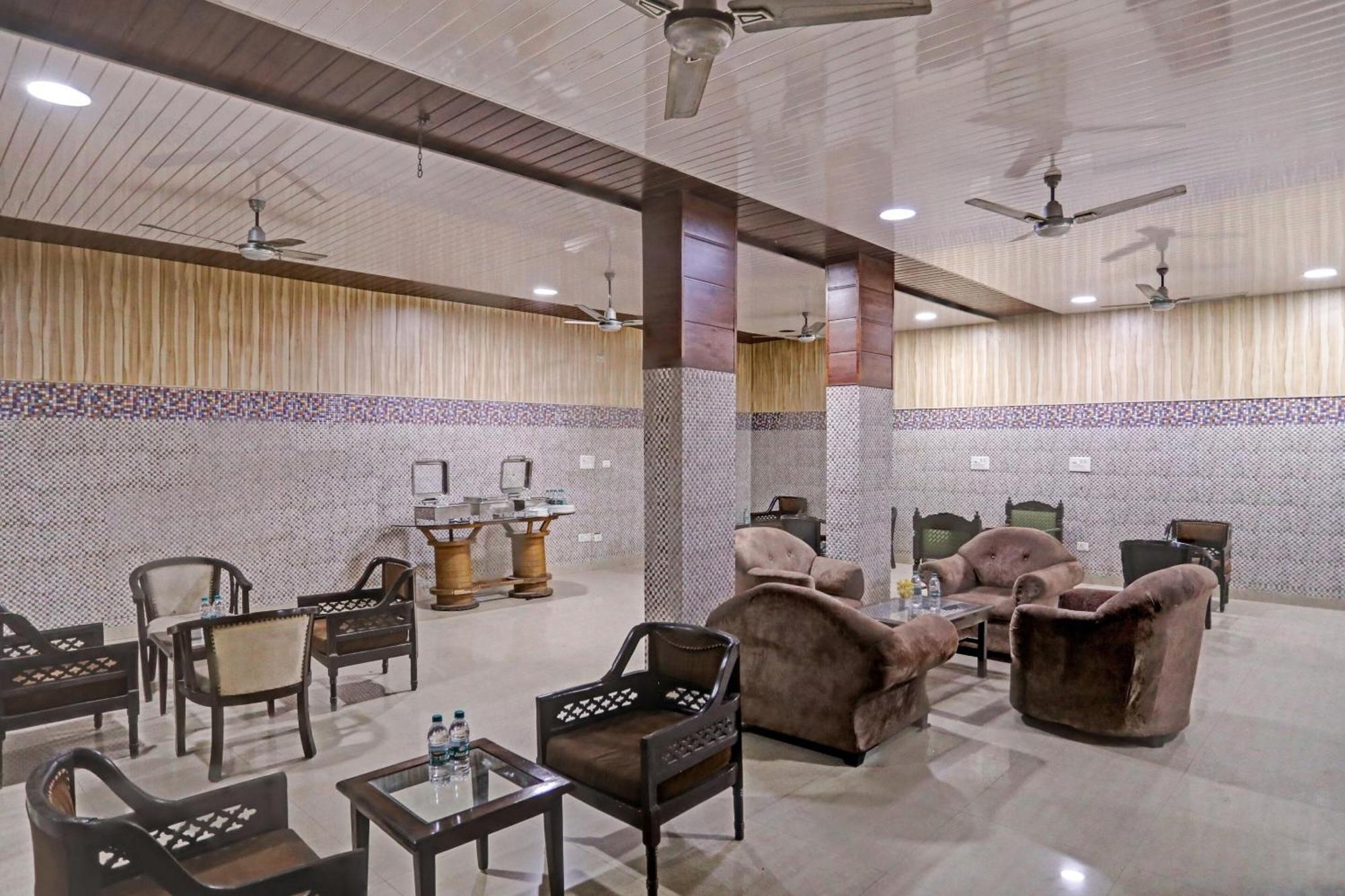 Townhouse The Premier View Near Iskcon Temple Noida Hotel Luaran gambar